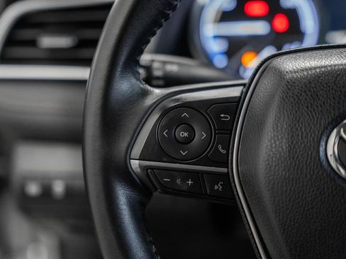 Used 2018 Toyota Camry XLE image 28