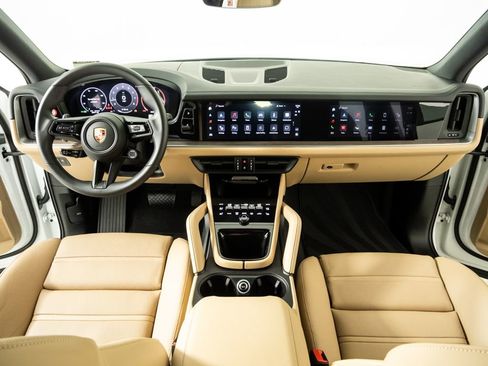Certified 2024 Porsche Cayenne image 18