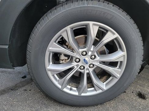 Used 2022 Ford Explorer XLT w/ Equipment Group 202A image 12