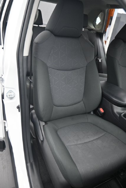 Used 2024 Toyota RAV4 XLE FWD image 15