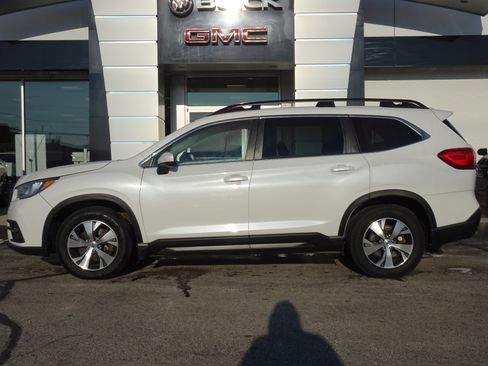 Used 2019 Subaru Ascent Premium image 2