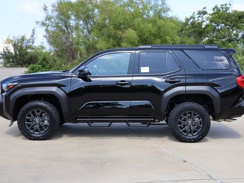 New 2026 Toyota 4Runner SR5 AWD/4WD image 5