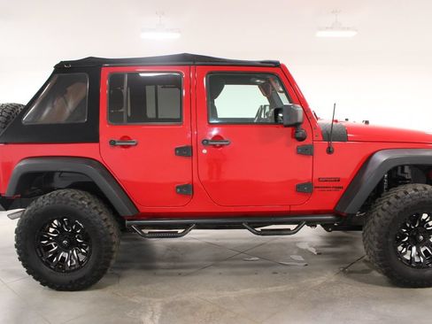 Used 2018 Jeep Wrangler Unlimited Sport S AWD/4WD image 11