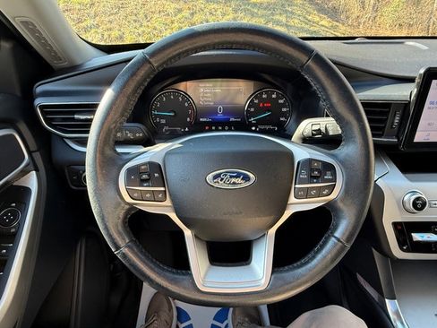 Used 2022 Ford Explorer XLT w/ Equipment Group 202A image 22