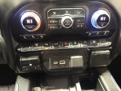 Used 2021 GMC Sierra 3500 SLT w/ SLT Preferred Package image 32