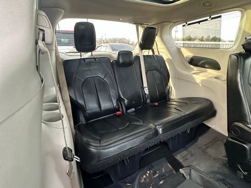 Used 2018 Chrysler Pacifica Touring-L Plus w/ Tire & Wheel Group image 40