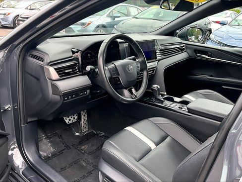 Used 2025 Toyota Camry SE FWD image 13