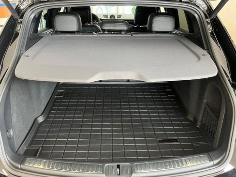 Used 2024 Porsche Macan image 4