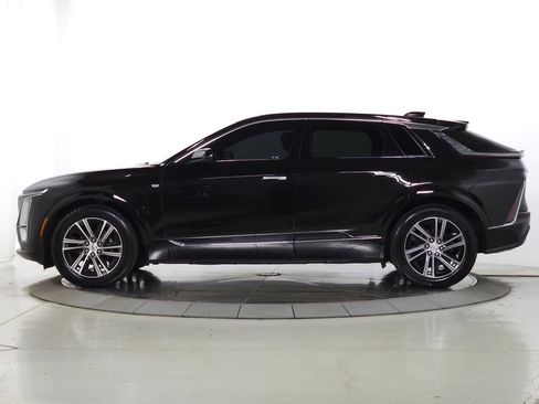 Certified 2024 Cadillac Lyriq Luxury AWD/4WD image 2