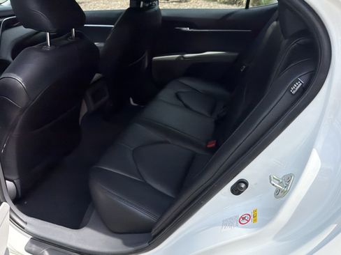 Used 2018 Toyota Camry LE FWD image 19