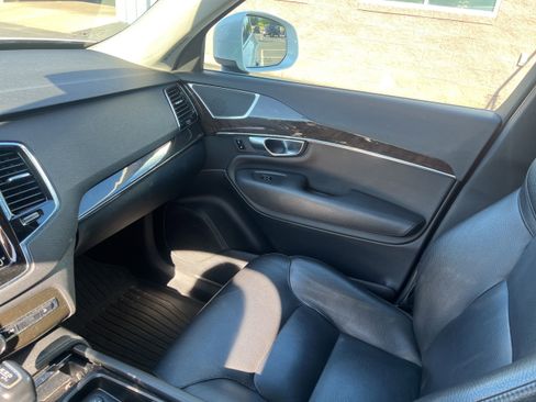 Used 2018 Volvo XC90 T6 Momentum w/ Convenience Package AWD/4WD image 10