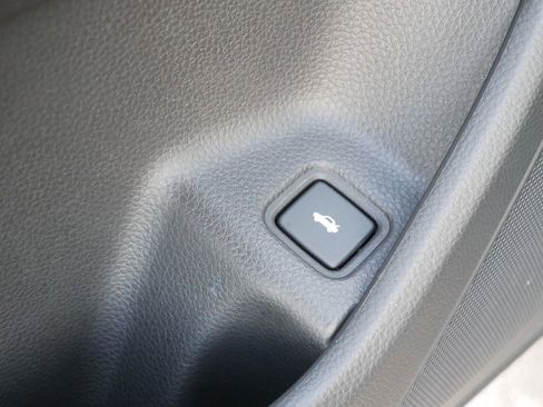 Used 2018 Honda Accord EX image 17