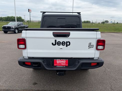Used 2022 Jeep Gladiator Sport AWD/4WD image 4