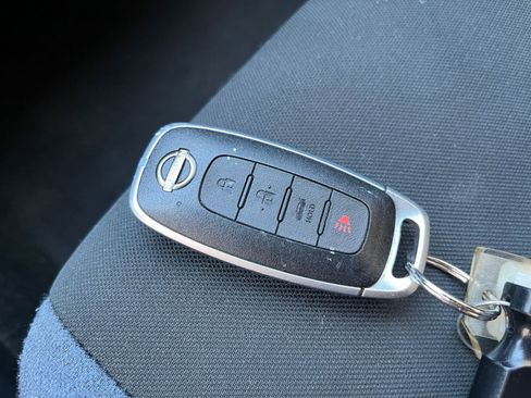 Used 2025 Nissan Versa SV image 21