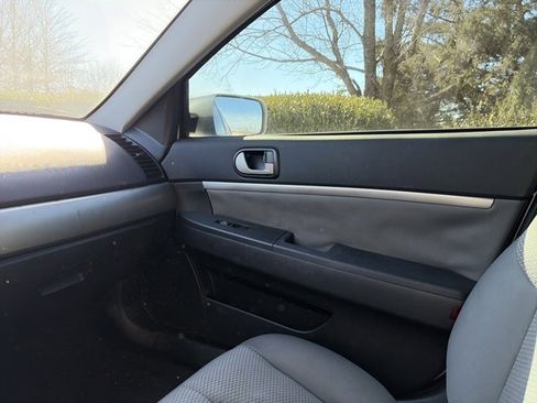 Used 2011 Mitsubishi Galant ES image 18