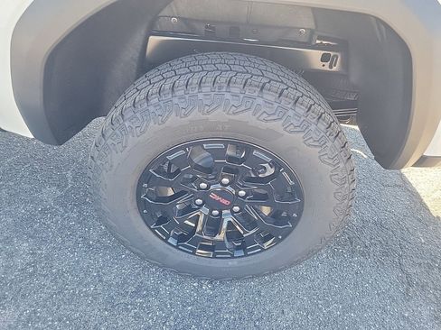 New 2026 GMC Canyon Elevation w/ Convenience Package image 8