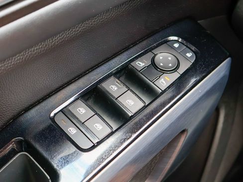 Used 2024 Nissan Pathfinder SL w/ SL Premium Package FWD image 19