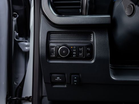 Used 2026 Ford F450 Platinum w/ FX4 Off-Road Package image 22