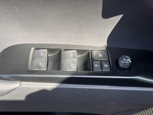 Used 2025 Toyota Camry SE w/ Convenience Package image 22