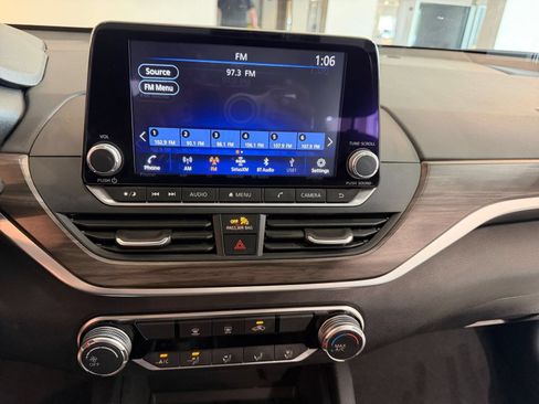 Used 2025 Nissan Altima 2.5 SV FWD image 16