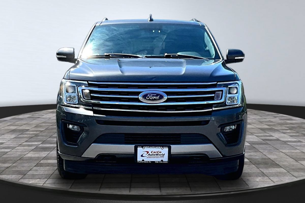 Used 2018 Ford Expedition XLT w/ Equipment Group 202A AWD/4WD image 2
