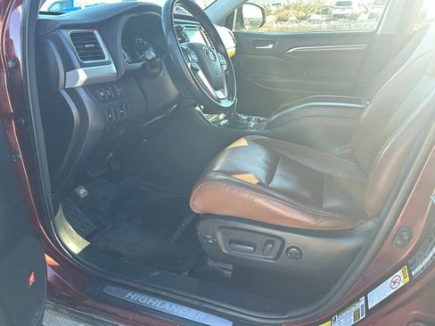Used 2017 Toyota Highlander Limited image 13