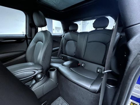 Used 2019 MINI Cooper 2-Door Hardtop w/ Signature Upholstery Package FWD image 17