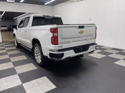 Used 2022 Chevrolet Silverado 1500 High Country AWD/4WD image 2