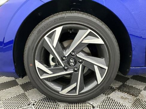 New 2025 Hyundai Elantra SEL image 13