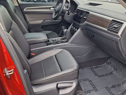 Used 2023 Volkswagen Atlas SE image 25