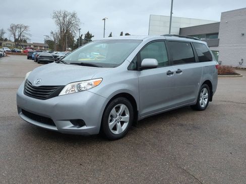 Used 2016 Toyota Sienna L image 4