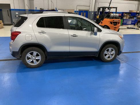 Used 2019 Chevrolet Trax LT w/ LT Convenience Package AWD/4WD image 8