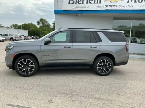 Used 2022 Chevrolet Tahoe RST w/ Luxury Package AWD/4WD image 2