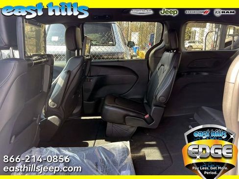 New 2026 Chrysler Pacifica Select image 4
