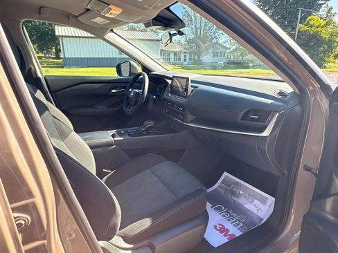 Used 2025 Nissan Rogue SV FWD image 11
