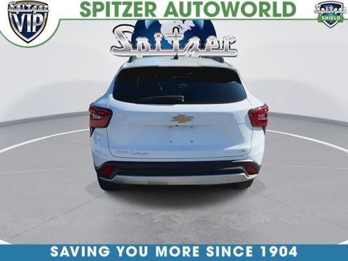 Used 2024 Chevrolet Trax LT w/ Driver Confidence Package FWD image 8
