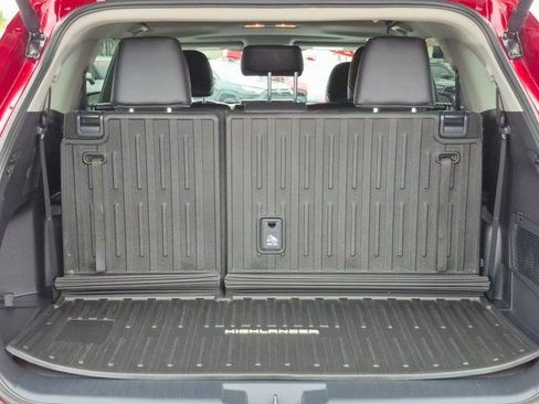 Used 2024 Toyota Highlander XLE image 6