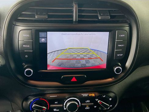 Used 2023 Kia Soul LX image 13