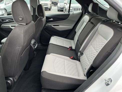 Used 2021 Chevrolet Equinox LS image 25