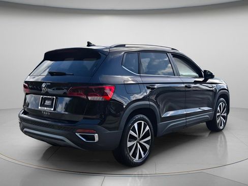 Certified 2022 Volkswagen Taos SE w/ IQ.Drive SE Package FWD image 7