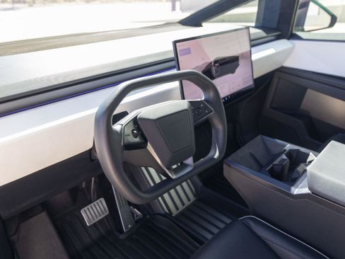 Used 2024 Tesla Cybertruck AWD Crew Cab image 18