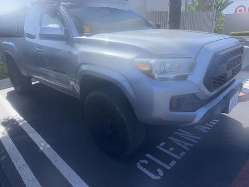 Used 2018 Toyota Tacoma SR5 image 2