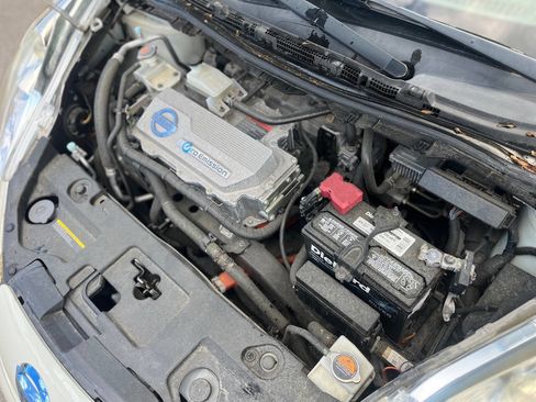 Used 2012 Nissan Leaf SV image 24