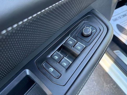 Used 2025 Volkswagen Atlas Cross Sport SE w/ Black Wheel Package image 14