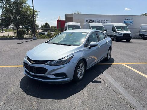 Used 2017 Chevrolet Cruze LT FWD image 1