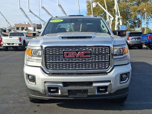 Used 2018 GMC Sierra 2500 Denali w/ Duramax Plus Package image 3