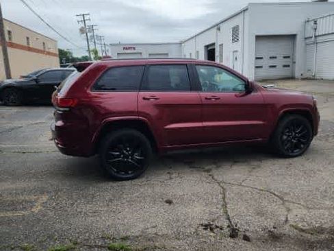 Used 2022 Jeep Grand Cherokee Laredo X AWD/4WD image 11