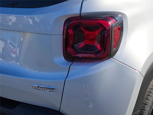 Used 2021 Jeep Renegade Latitude w/ Luxury Group I image 13