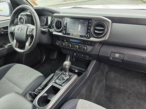 Used 2022 Toyota Tacoma TRD Off-Road AWD/4WD image 10
