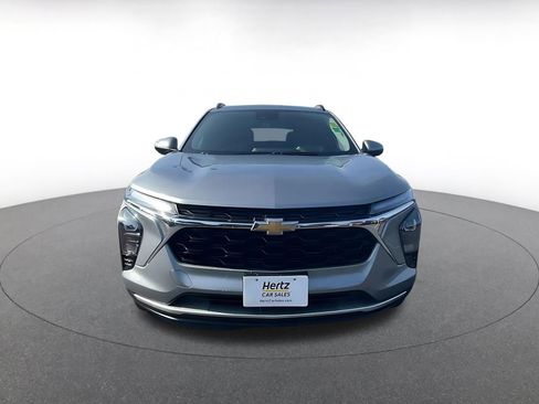 Used 2025 Chevrolet Trax LT w/ LT Convenience Package image 4